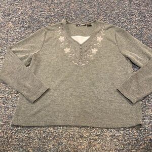Speculation Petites Gray embroidered top sz. L